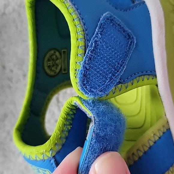 Keen kids water shoes sz 11 - Picture 3 of 7